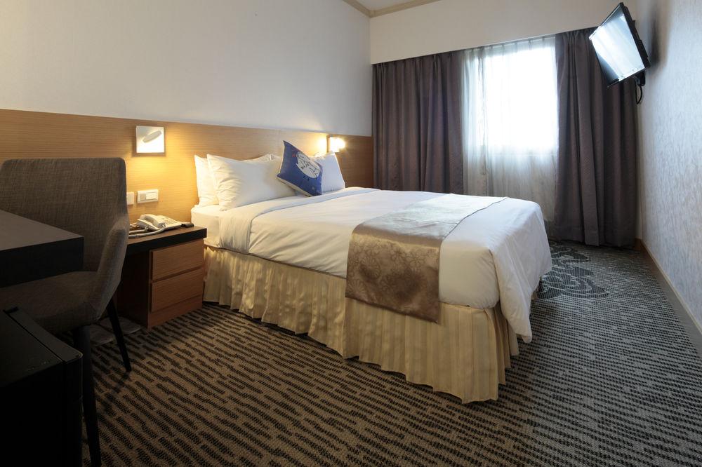 Lincoln Hotel ไถหนาน ภายนอก รูปภาพ