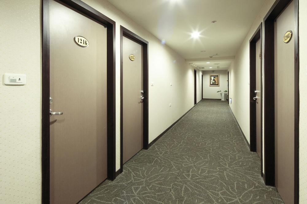 Lincoln Hotel ไถหนาน ภายนอก รูปภาพ