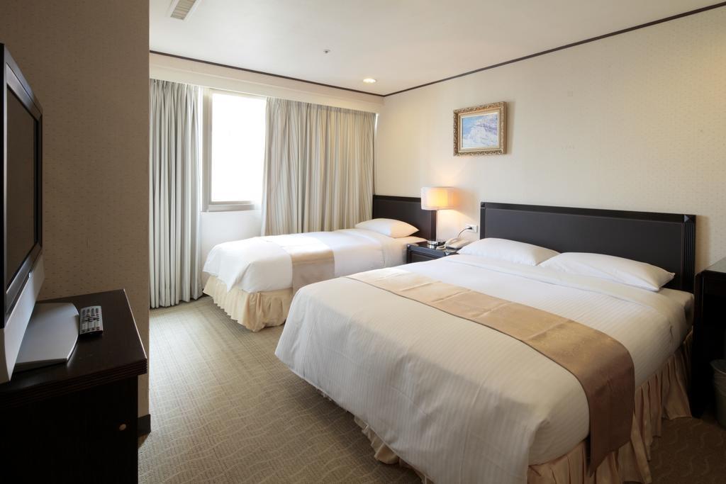 Lincoln Hotel ไถหนาน ภายนอก รูปภาพ