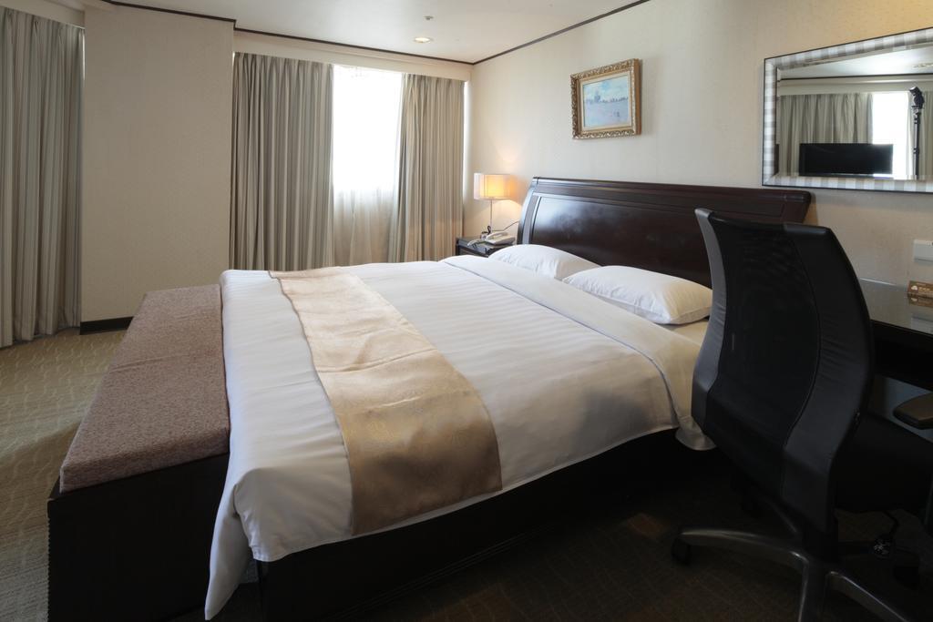 Lincoln Hotel ไถหนาน ภายนอก รูปภาพ