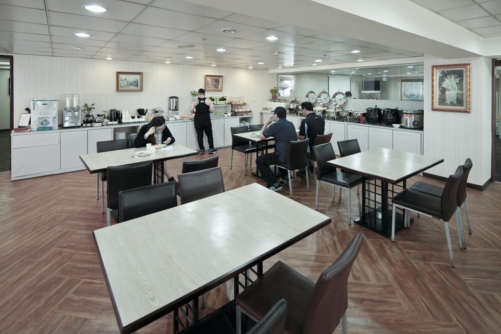 Lincoln Hotel ไถหนาน ภายนอก รูปภาพ