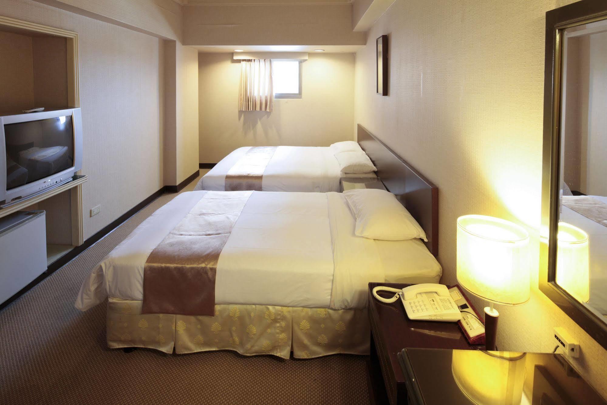 Lincoln Hotel ไถหนาน ภายนอก รูปภาพ