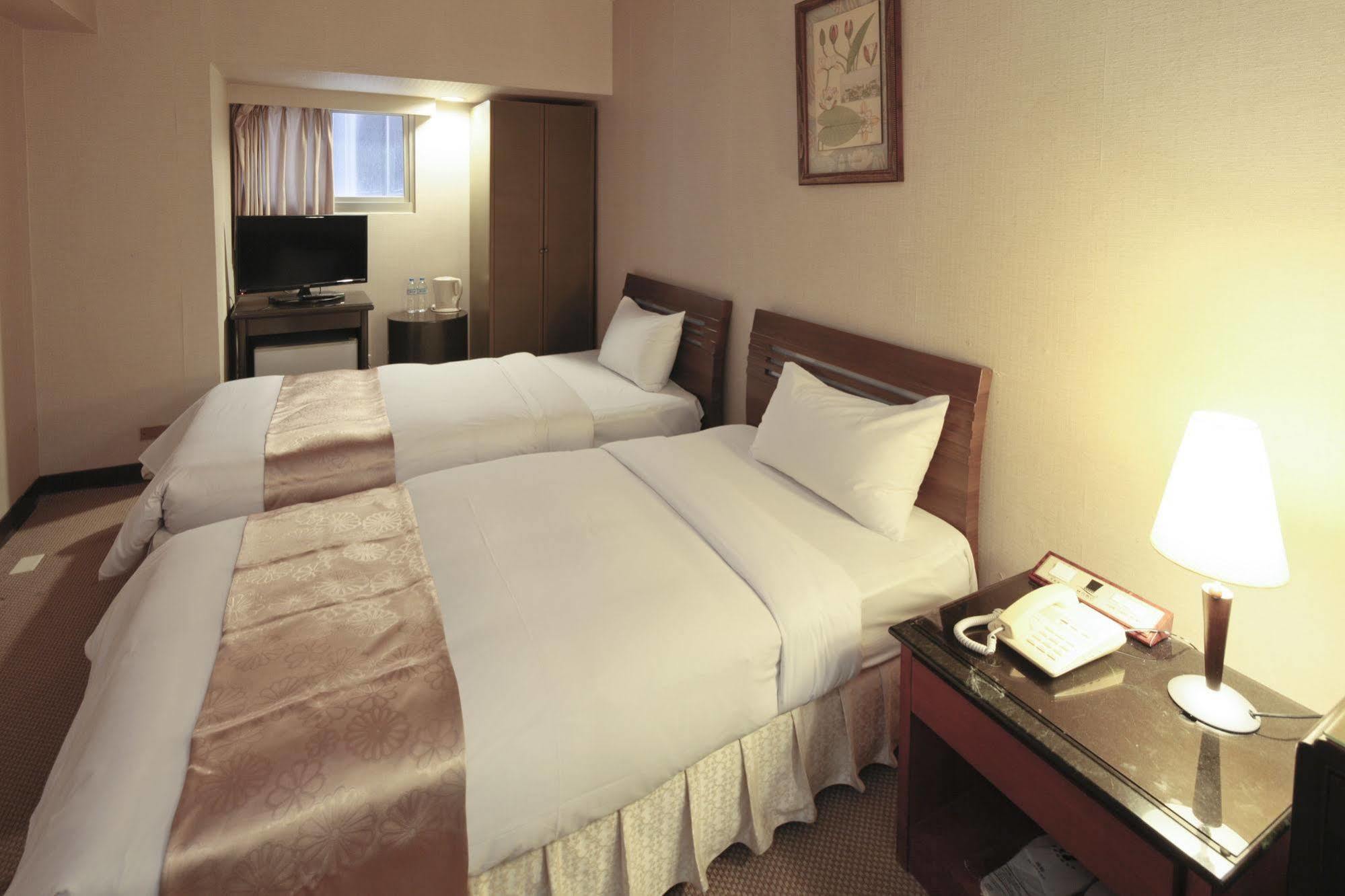 Lincoln Hotel ไถหนาน ภายนอก รูปภาพ